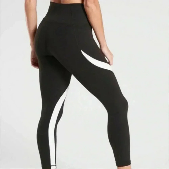 Athleta Salutation Stash Pocket 7/8 Tight Black - Picture 2 of 7
